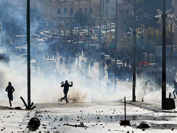 Vụ Jerusalem: Đạn lửa bùng cháy sau quyết định của ông Donald Trump