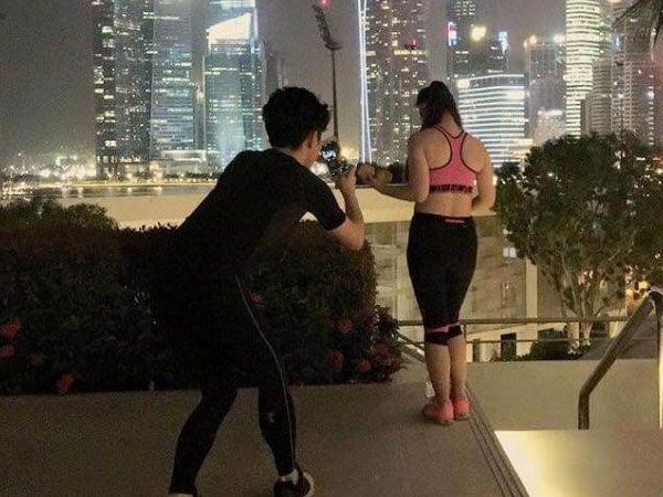 Đằng sau cô gái 'sống ảo' chính là chàng trai chịu chụp ảnh