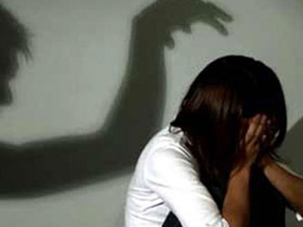 Dụ bé gái 'làm chuyện người lớn' khi đang mang án treo