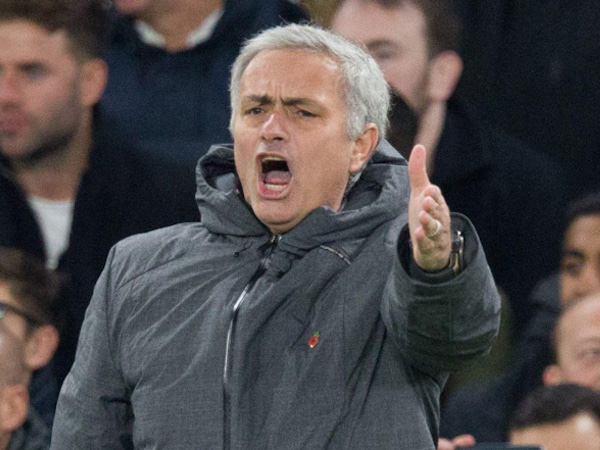 Khát tiền, Mourinho giận đùng đùng sếp lớn MU