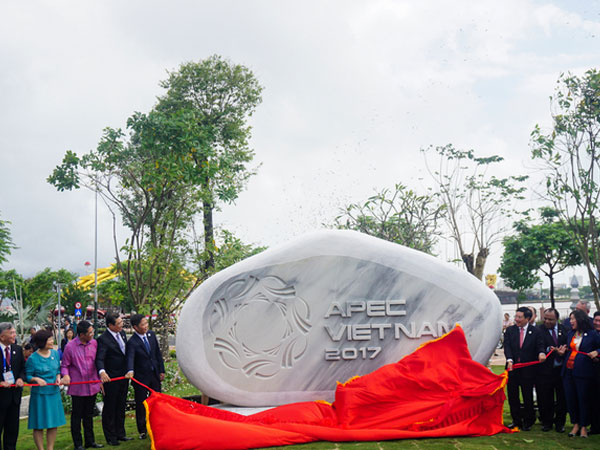 Người Đà Nẵng thích thú với công viên APEC