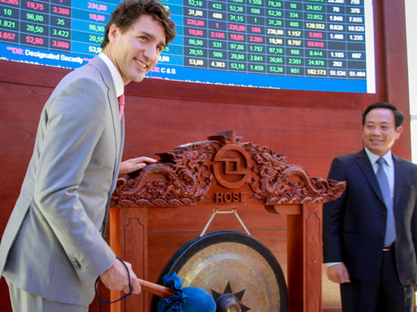 Thủ tướng Canada thăm Sở Giao dịch chứng khoán TP HCM