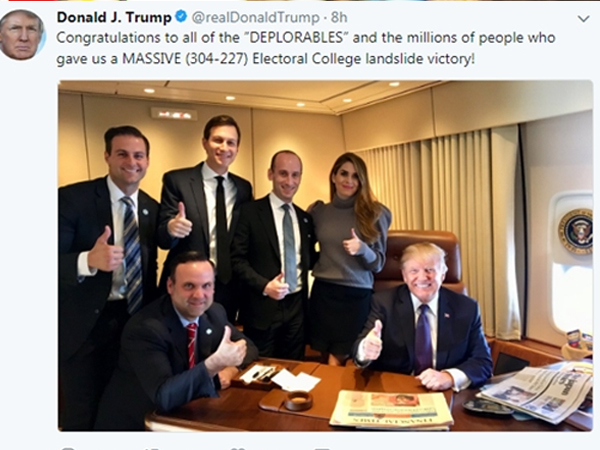 Trump đăng Twitter cảm ơn cử tri một năm sau đắc cử
