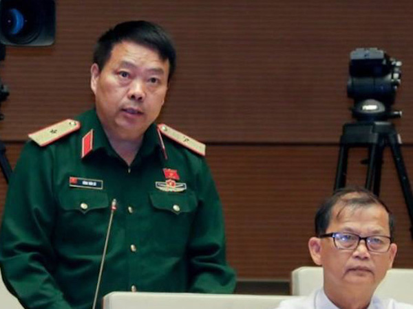 Tướng Sùng Thìn Cò: Phải giáo dục để cán bộ thấy tiền không thích, thấy gái đẹp không đòi hỏi!