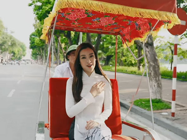 Video: Đỗ Mỹ Linh giới thiệu bản thân bằng tiếng Anh tại Miss World