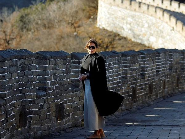 Bà Melania ngồi cáp treo lên Vạn Lý Trường Thành