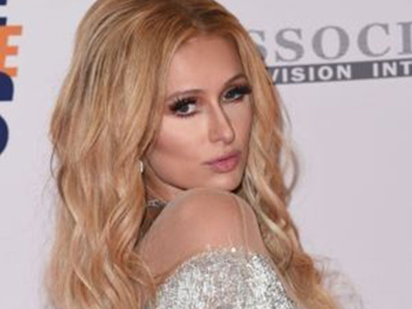 'Cô nàng lắm chiêu' Paris Hilton quay trở lại làng âm nhạc Mỹ?