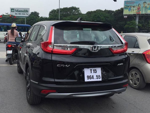Honda CR-V 7 chỗ bất ngờ xuất hiện trên đường phố Hà Nội