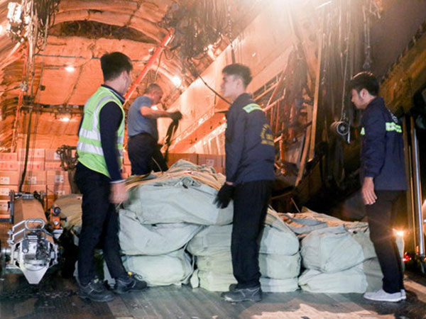 Mất cả năm hàng viện trợ mới tới tay dân vùng bão thì còn ý nghĩa gì?