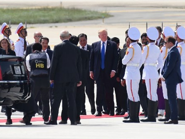 Những hình ảnh đầu tiên của Tổng thống Trump tại Đà Nẵng trên báo chí quốc tế
