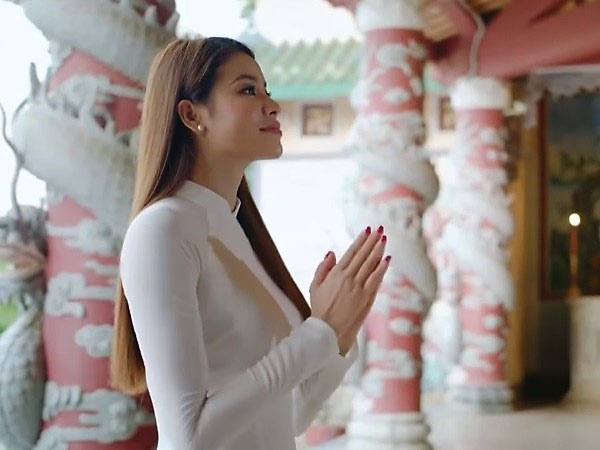Phạm Hương rạng rỡ trong phim quảng bá du lịch Đà Nẵng nhân APEC