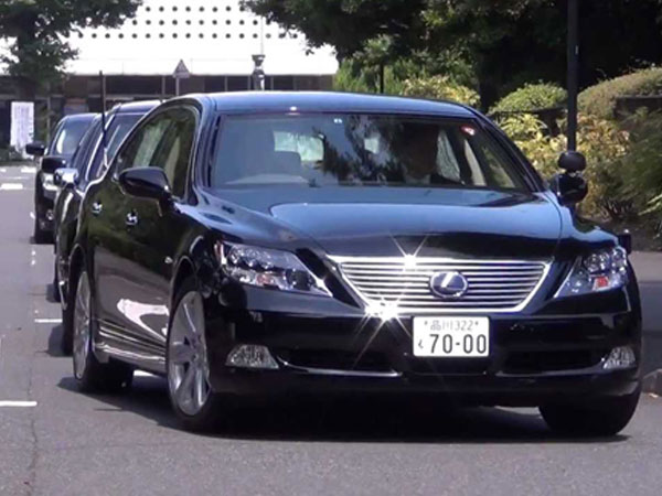 Thủ tướng Nhật mang xe Lexus chống đạn tới Việt Nam