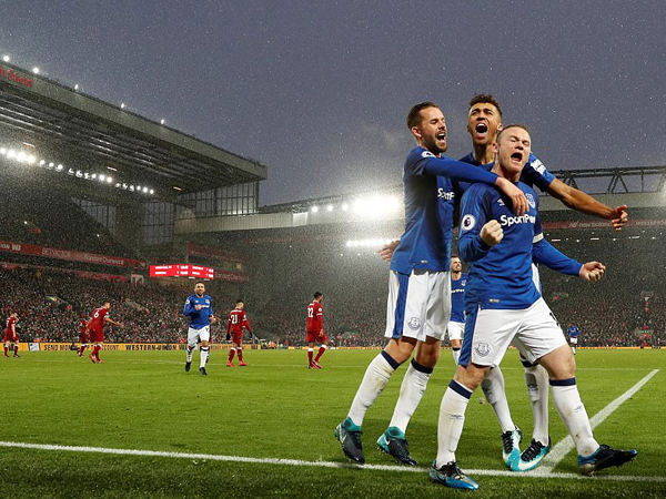 Liverpool bị cầm hòa vì sai lầm hàng thủ
