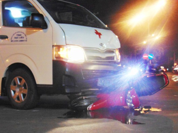 Vụ xe cứu thương gây tai nạn: Xe cứu thương không mở còi ưu tiên