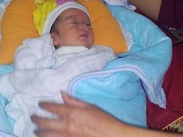 Bé gái một tuần tuổi bị bỏ rơi kèm thư gửi gắm của mẹ