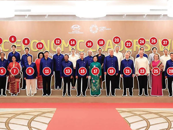 Giải mã bức ảnh các lãnh đạo APEC 2017