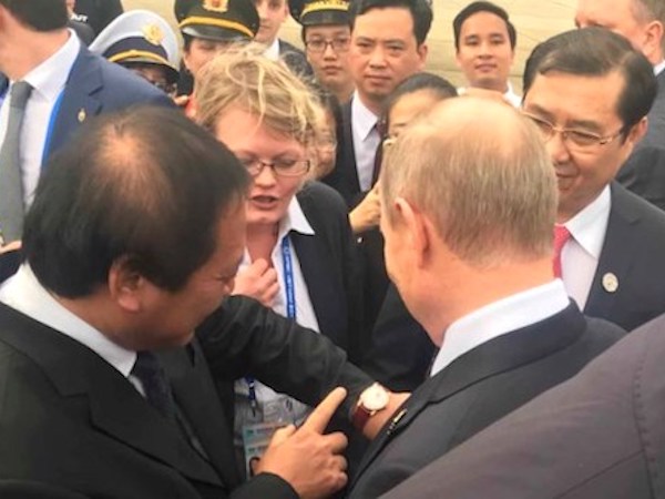 Món quà bất ngờ Bộ trưởng Trương Minh Tuấn tặng Tổng thống Putin