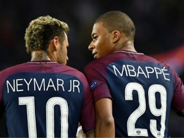 Neymar khóc, từ chối trả lời chuyện bị ghét ở PSG
