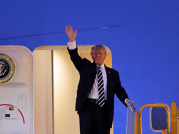 Tổng thống Trump phát trực tiếp video đến Hà Nội lên Facebook