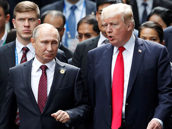 Video: Tổng thống Trump, Putin thân thiện khi chụp ảnh ở bán đảo Sơn Trà