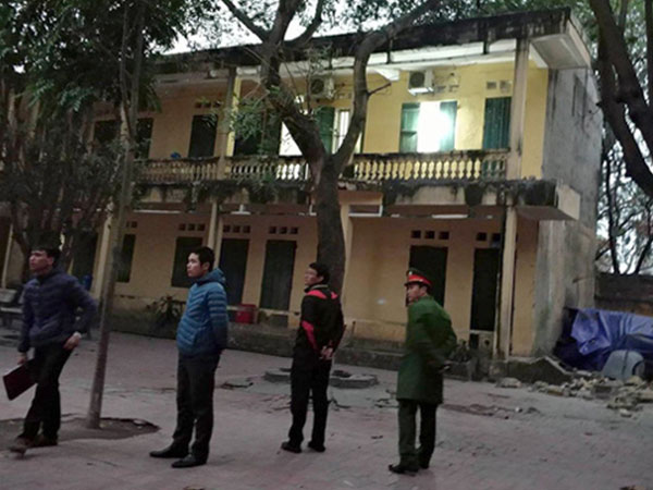 Bắc Ninh: Sập lan can trường tiểu học, 13 HS nhập viện cấp cứu
