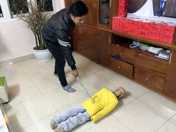 Bố đẻ, mẹ kế bạo hành con dã man sẽ bị phạt tù?