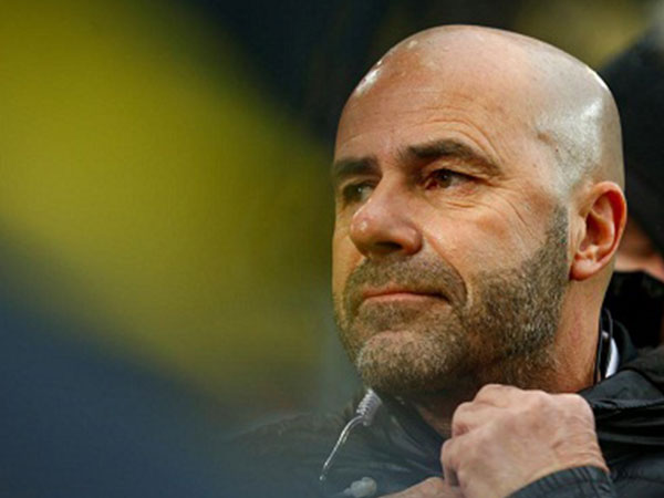 Dortmund sa thải HLV Peter Bosz