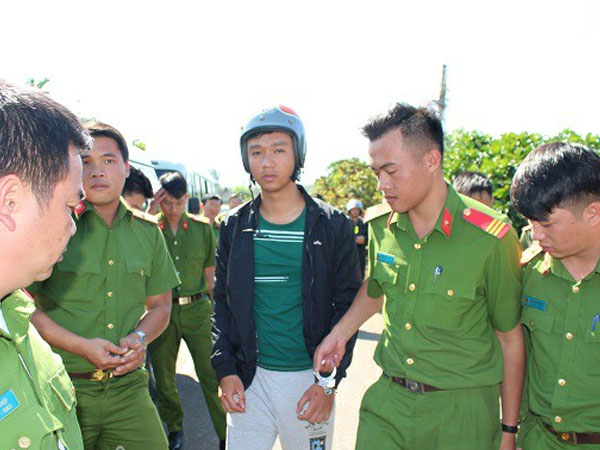 Thực nghiệm hiện trường vụ nam thanh niên đâm chết cựu chiến binh