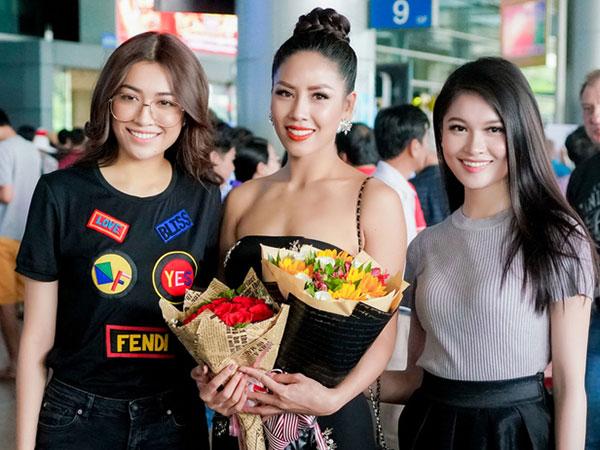 Thùy Dung, Lệ Hằng ra sân bay đón Nguyễn Thị Loan về nước