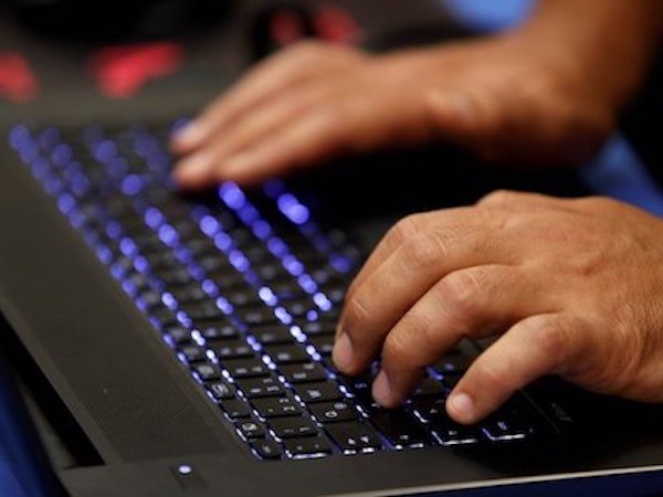 500 laptop HP bị cài sẵn phần mềm theo dõi bàn phím