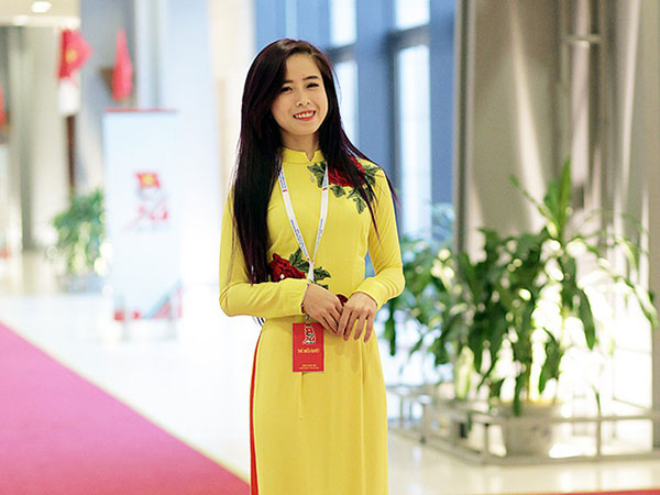 'Hot girl làng võ' Châu Tuyết Vân 'xinh như hoa' tại Đại hội Đoàn toàn quốc
