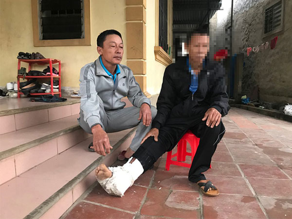 Vụ bố bị con trai đánh bầm dập, gãy xương sườn: Định mang xăng đốt bố?