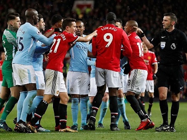 Wenger 'bênh' Mourinho trong vụ ẩu đả ở Old Trafford
