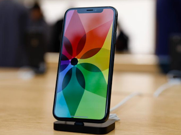 Apple bị chê vì cố 'đánh bóng' iPhone X