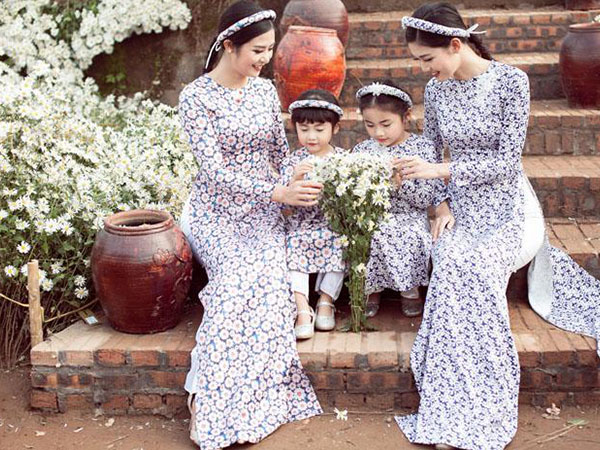 Cúc họa mi nở rộ: Ngọc Hân, Thanh Tú cũng 'chen chân' chụp ảnh khoe dáng