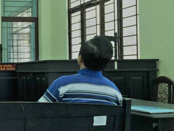 Người đàn ông bị cả họ quay lưng vì ngoại tình