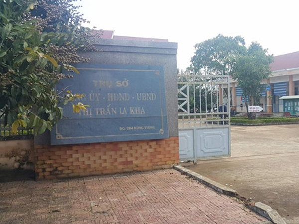 Phó chủ tịch thị trấn nợ dân 2 tỷ xin thôi việc