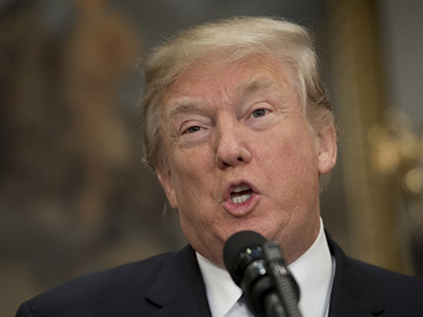 Trump viết sai sinh nhật của mình trong phiếu bầu