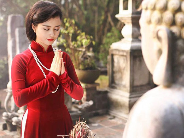 Những cô gái cắt 'duyên âm' nhiều lần mà 'duyên dương' không tới