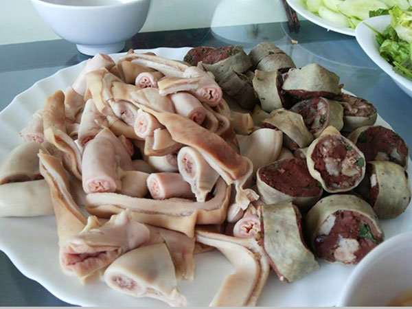 Suy thận cấp vì ăn quá nhiều lòng lợn