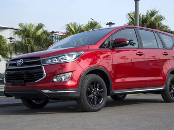 Toyota Innova Venturer giá 855 triệu tại Việt Nam