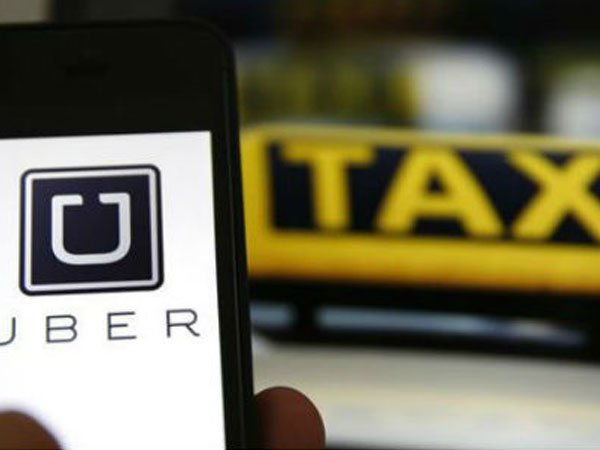 'Trận chiến' sân bay của taxi truyền thống và Uber, Grab