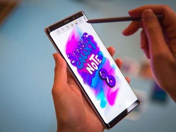Vì sao 99% smartphone tại Việt Nam không bán qua nhà mạng?