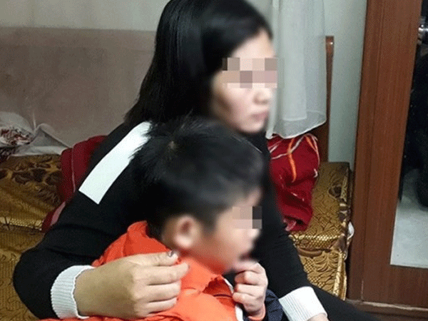 Vụ bố ruột dùng dây điện đánh đập con trai 9 tuổi dã man: 'Con mà bảo ai là bố đánh chết!'