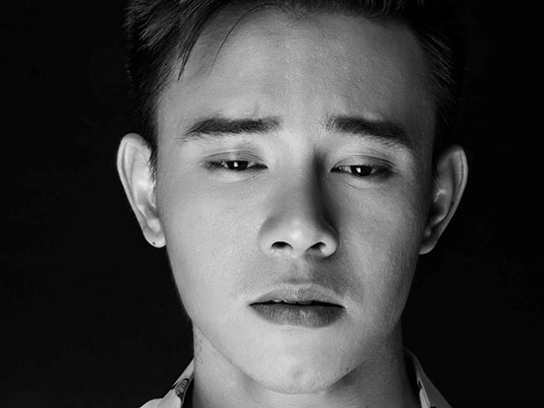 Đông Hùng: '5 năm ai gọi gì cũng hát, không dám mua áo mới'