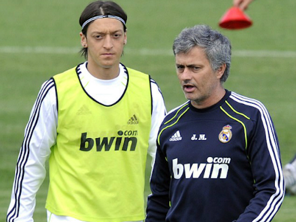Ozil muốn tới Man Utd hơn Barca khi rời Arsenal