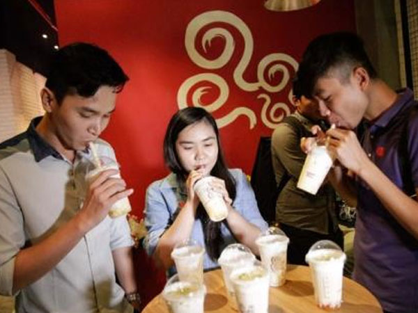 Trẻ Việt tiêu 900.000 đồng/tháng ăn vặt: Nuông chiều và vô cảm!