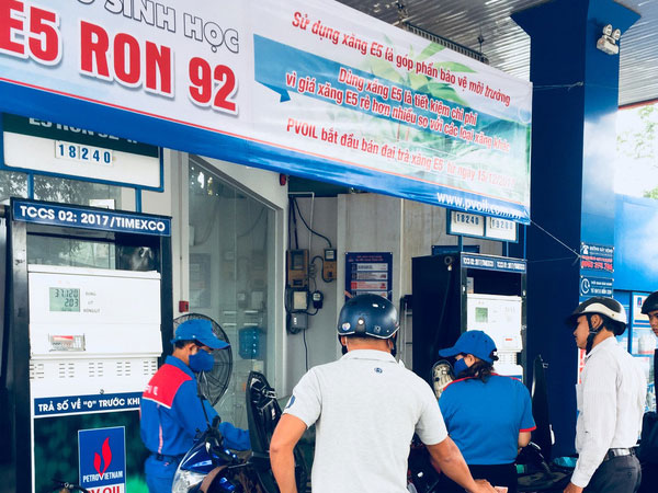Xăng E5 bán đại trà, có doanh nghiệp bán giá rẻ hơn xăng thường 1000 đồng/lít