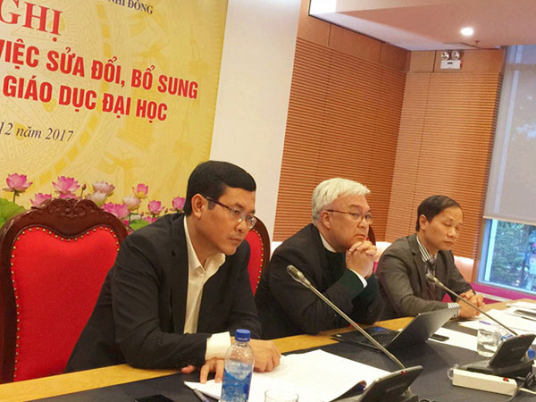 Không phân biệt bằng tại chức - chính quy: Thứ trưởng Bộ Giáo dục lên tiếng