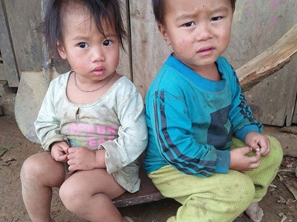 Rét đậm ở miền Bắc: Trẻ em vùng cao chân trần co ro trong giá buốt